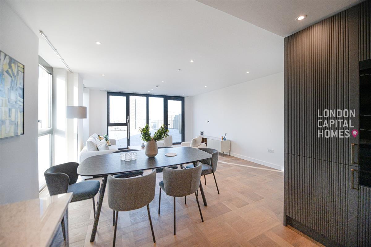 3 bed property in 2 Merino Gardens, London
